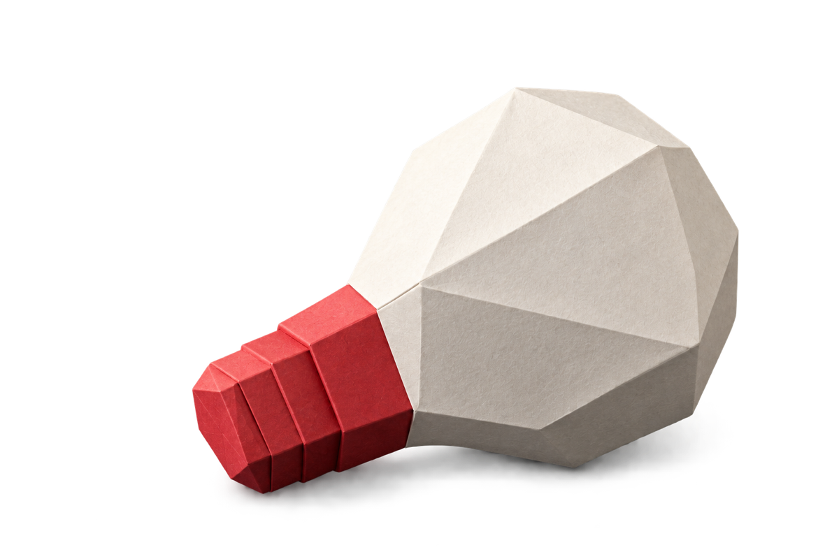 Minimalistisch papieren lampobject in gebroken wit en rood