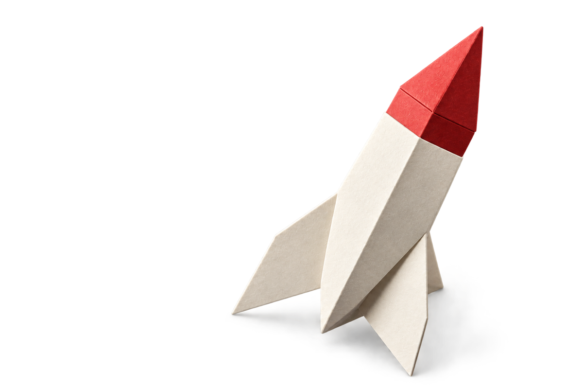 Minimalistisch papieren raketobject in gebroken wit en rood